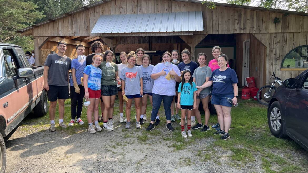 Teens help local flood victims